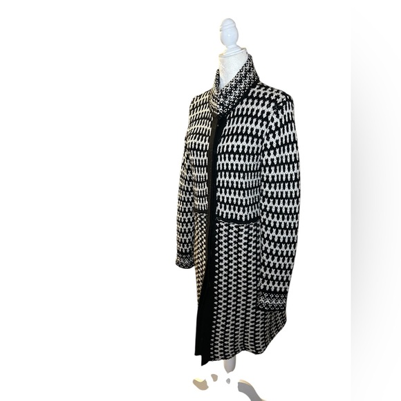 Cynthia Rowley Wool blend -Black and White Trench Coat/sweater - Size M - Picture 2 of 8